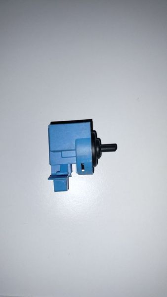 Пресостат (датчик рівня води) Indesit C00289362 PR-0001-0001 фото